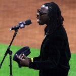 Serie Mundial 2022: el cantante de Black Pumas, Eric Burton, estropea la letra del himno nacional antes de Phillies vs. Astros | Noticias de Buenaventura, Colombia y el Mundo
