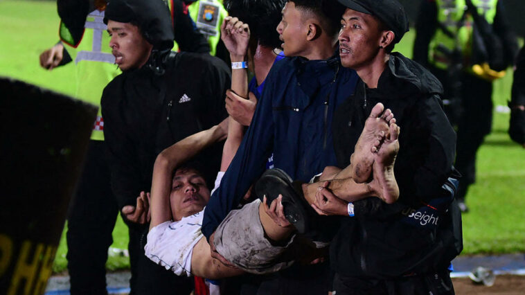 Motín en partido de fútbol en Indonesia deja 129 muertos, incluidos dos policías | Noticias de Buenaventura, Colombia y el Mundo