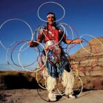 El aclamado flautista nativo americano y bailarín de aro, Kevin Locke, muere de un ataque de asma fatal | Noticias de Buenaventura, Colombia y el Mundo