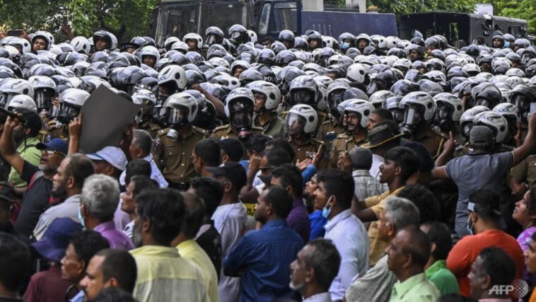 Cientos de personas marchan en Sri Lanka, golpeada por la crisis, en protesta por los aumentos de impuestos y la represión | Noticias de Buenaventura, Colombia y el Mundo