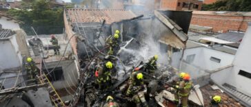 Avioneta se desploma sobre edificios en Medellín, Colombia, dejando al menos 8 muertos | Noticias de Buenaventura, Colombia y el Mundo
