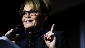 Sarah Palin pierde las elecciones para el escaño en la Cámara de Representantes de Alaska frente a la representante demócrata Mary Peltola, lo que pone fin a su regreso, proyecta NBC News | Noticias de Buenaventura, Colombia y el Mundo