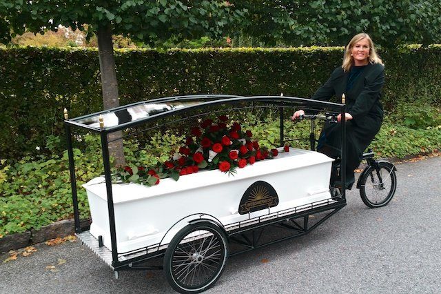 Bicicleta fúnebre trae funerales ecológicos y rentables a la ciudad | Noticias de Buenaventura, Colombia y el Mundo