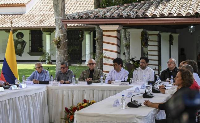 Diálogos de paz entre el Gobierno y el ELN arrancan este lunes en Caracas