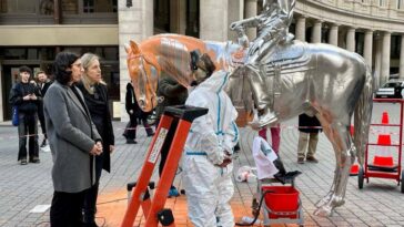 Mientras continuaban las conversaciones climáticas de la ONU en Egipto, los manifestantes atacaron simultáneamente esculturas en tres ciudades europeas | Noticias de Buenaventura, Colombia y el Mundo