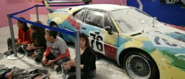 Activistas climáticos arrojan harina sobre BMW Art Car pintado por Warhol en Milán | Noticias de Buenaventura, Colombia y el Mundo