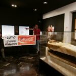 Activistas climáticos vierten limo en réplica de momia en museo español | Noticias de Buenaventura, Colombia y el Mundo
