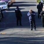 Asesinatos en la universidad de Idaho: Investigadores vistos midiendo marcas de llantas en la casa donde 4 estudiantes fueron asesinados | Noticias de Buenaventura, Colombia y el Mundo