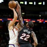 MIRA: Jimmy Butler bloquea el potencial tiro ganador de Devin Booker para levantar al Heat sobre los Suns | Noticias de Buenaventura, Colombia y el Mundo