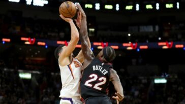 MIRA: Jimmy Butler bloquea el potencial tiro ganador de Devin Booker para levantar al Heat sobre los Suns | Noticias de Buenaventura, Colombia y el Mundo