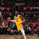 LeBron James sale de la derrota de los Lakers ante los Clippers con dolor en la pierna izquierda, dice que 'no es tan malo' como la lesión en la ingle de 2018 | Noticias de Buenaventura, Colombia y el Mundo