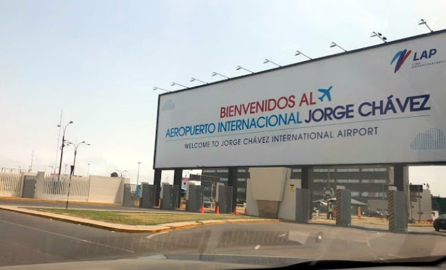VÍDEO: Dos muertos confirmados después de que un avión choca con un camión de bomberos en la pista de Lima, Perú | Noticias de Buenaventura, Colombia y el Mundo