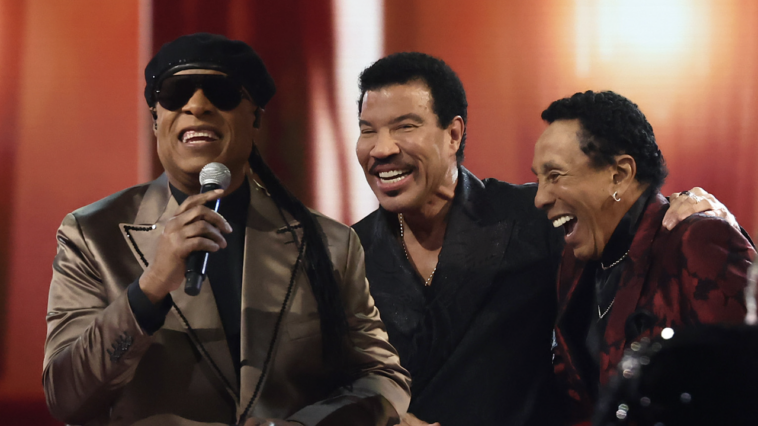 Mira a Stevie Wonder, Charlie Puth y Ari Lennox interpretar el tributo a Lionel Richie en los American Music Awards 2022 | Noticias de Buenaventura, Colombia y el Mundo