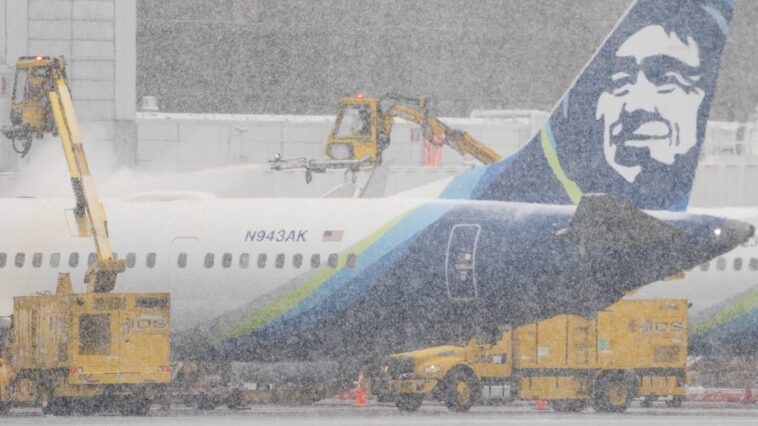 Las aerolíneas cancelan cientos de vuelos debido a una tormenta de invierno masiva y un frío intenso que azota a EE. UU. antes de Navidad | Noticias de Buenaventura, Colombia y el Mundo