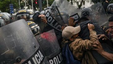 Crecen las protestas en Perú contra la nueva presidenta y en reclamo de elecciones