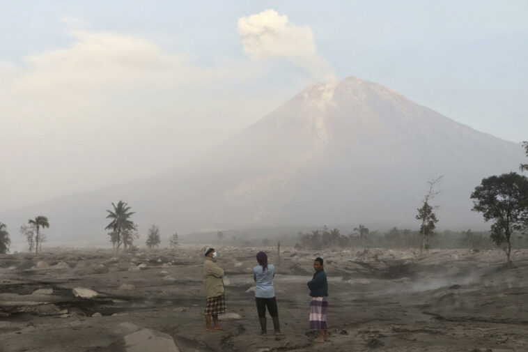 La erupción del monte Semeru en Indonesia entierra casas y daña un puente | Noticias de Buenaventura, Colombia y el Mundo