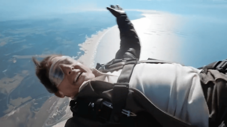 Mira a Tom Cruise agradecer a todos por el apoyo de 'Top Gun: Maverick' mientras literalmente se cae de un avión | Noticias de Buenaventura, Colombia y el Mundo