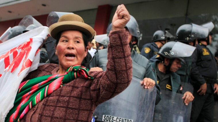 Gobierno peruano decreta tres días de toque de queda en Puno tras violenta jornada | Noticias de Buenaventura, Colombia y el Mundo