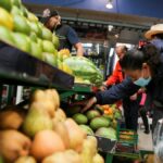 “Ahora me toca comprar la mitad”: La inflación golpea el bolsillo de los colombianos | Noticias de Buenaventura, Colombia y el Mundo