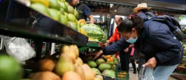“Ahora me toca comprar la mitad”: La inflación golpea el bolsillo de los colombianos | Noticias de Buenaventura, Colombia y el Mundo