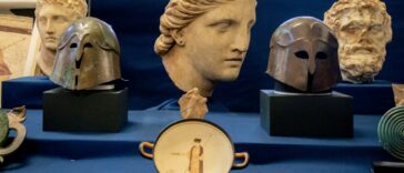 Las autoridades de EE. UU. devuelven docenas de artefactos saqueados a Italia, incluidos 27 objetos del Met | Noticias de Buenaventura, Colombia y el Mundo