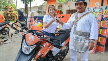Alcaldía le entregó motos y kits de emergencia al Comité Barrial Samario