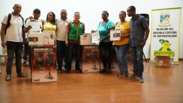 Carpas y sillas fueron entregadas a algunas Juntas de Acción Comunal del Distrito | Noticias de Buenaventura, Colombia y el Mundo