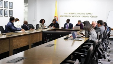 Gobernadora del Chocó (e) y su equipo financiero sostienen encuentro con Ministerio de Hacienda y Crédito Público para tratar asuntos como: Deuda pública, FONPET y fortalecimiento institucional.