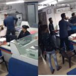 Impactante: 2 hombres golpean brutalmente a empleado bancario en Nadiad de Gujarat; Detenido | Noticias de Buenaventura, Colombia y el Mundo