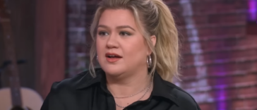 Kelly Clarkson recuerda el momento en que estuvo casi involucrada en un épico mal funcionamiento del vestuario en el escenario mientras se volvía un comando | Noticias de Buenaventura, Colombia y el Mundo