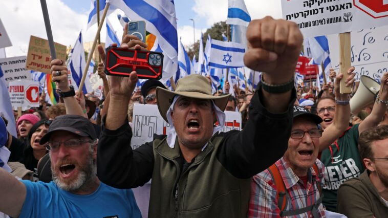 Netanyahu de Israel retrasará la reforma judicial después de las protestas masivas, dice un socio de la coalición | Noticias de Buenaventura, Colombia y el Mundo