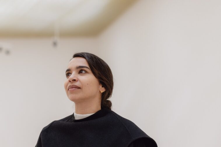 La artista Alia Farid recibe $ 100,000 después de ganar uno de los premios de arte más grandes del mundo | Noticias de Buenaventura, Colombia y el Mundo