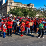 Decenas de miembros de la EFF que protestan se reúnen en Chatty Road de Nelson Mandela Bay | Noticias de Buenaventura, Colombia y el Mundo