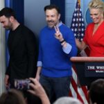 MIRAR: Jason Sudeikis, elenco de 'Ted Lasso' pregunta de campo de Trent Crimm durante la visita a la Casa Blanca | Noticias de Buenaventura, Colombia y el Mundo