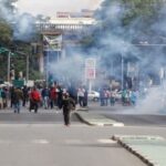 Políticos de la oposición de Kenia arrestados y arrojados con gases lacrimógenos durante las protestas | Noticias de Buenaventura, Colombia y el Mundo