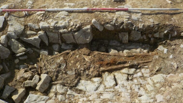El hombre romano de élite enterrado con una espada puede haber sido 'restringido' en la muerte | Noticias de Buenaventura, Colombia y el Mundo