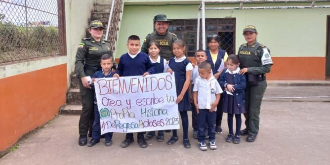 Campaña “Crea y escribe tu propia historia” en la escuela de La Loma, Sandoná