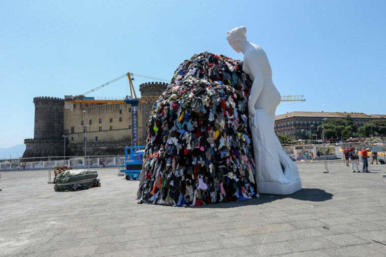 Escultura seminal de Michelangelo Pistoletto destruida en un incendio en Nápoles | Noticias de Buenaventura, Colombia y el Mundo