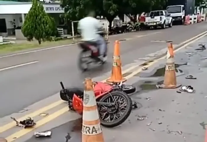 Dos heridos graves en choque de motos
