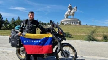 El venezolano que emigró y ahora recorre el mundo en motocicleta. | Noticias de Buenaventura, Colombia y el Mundo
