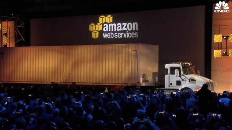La unidad de nube de Amazon mata el camión de transferencia de datos Snowmobile ocho años después de conducir un camión de 18 ruedas en el escenario | Noticias de Buenaventura, Colombia y el Mundo