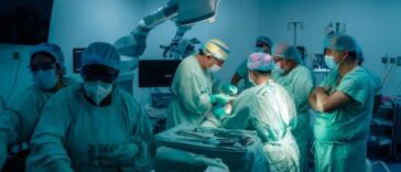 Cirugía histórica en Cali: operaron la columna vertebral de un feto sin sacarlo del útero de la madre